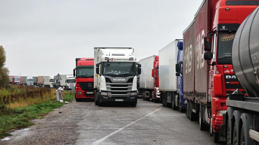 Польша закроет границу для фур с российскими номерами