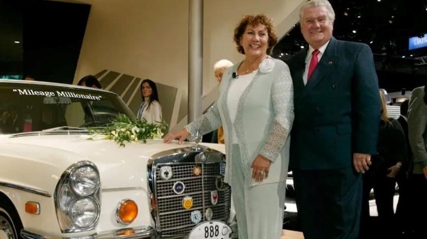 В Японии Mercedes-Benz дарит владельцам автомобилей специальные значки