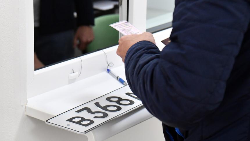 В Госдуме призвали организовать продажу «красивых» номеров на машины