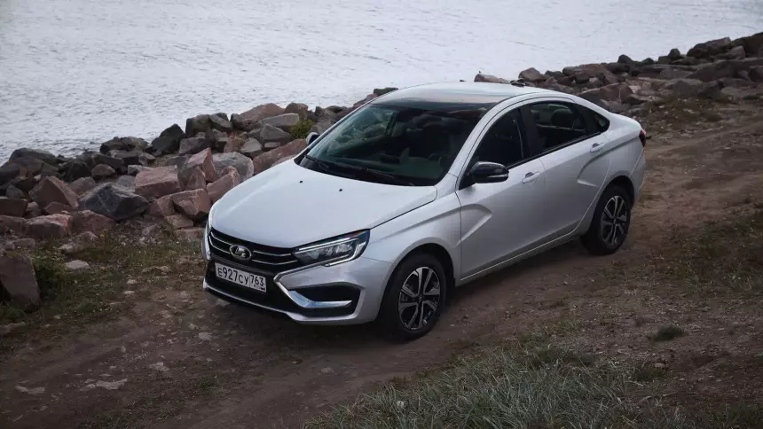 Дилеры задрали цену обновлённой Lada Vesta на сотни тысяч