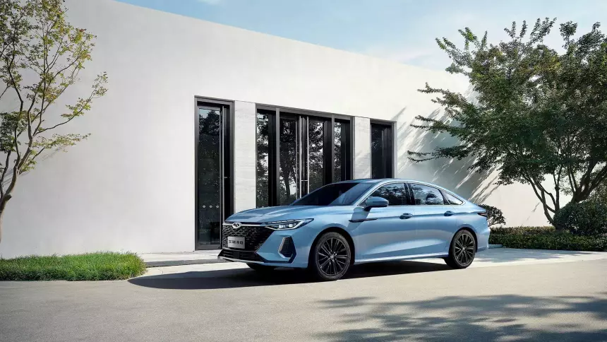 Первым покупателям бизнес-седана Chery Arrizo 8 пообещали скидки