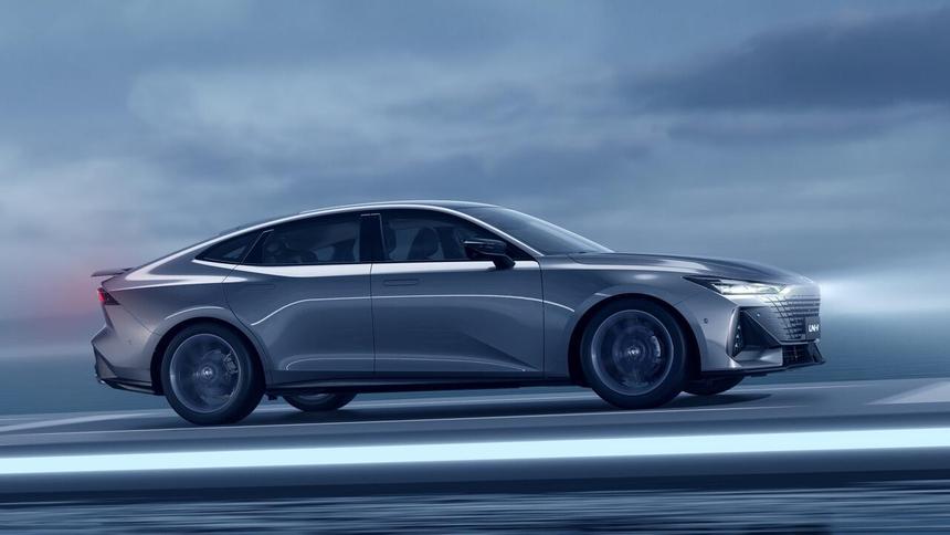 В России появился лифтбек Changan Uni-V в новой комплектации