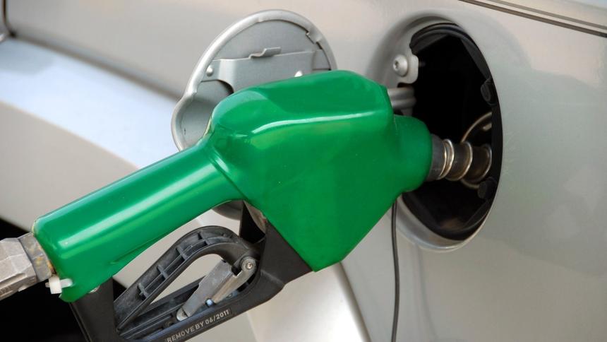 Экономист Гинько объяснил, как курс рубля повлияет на стоимость бензина в РФ