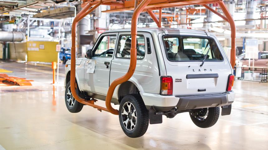 Улучшенный внедорожник Lada Niva Legend оказался дороже прежнего