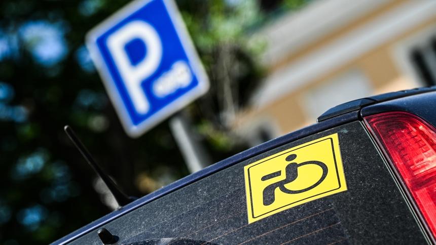 За неправомерное использование знака «Инвалид» предложено увеличить штраф