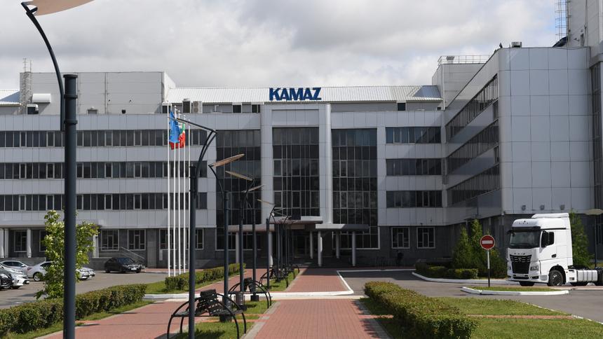 Российские автозаводы массово ушли в двухнедельный простой