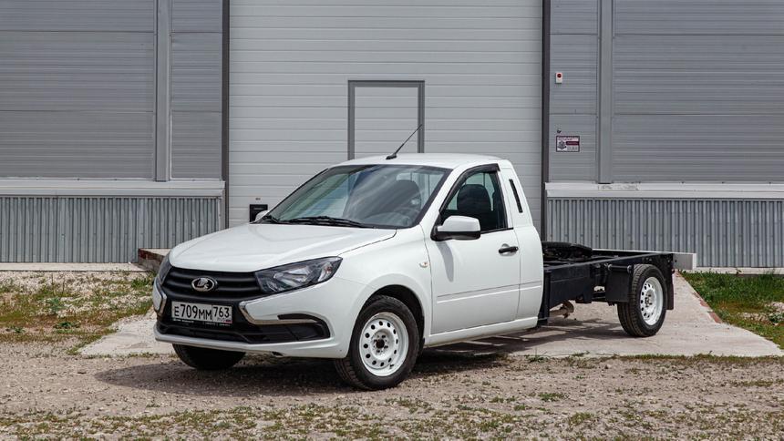 Названо число проданных грузовиков на базе Lada