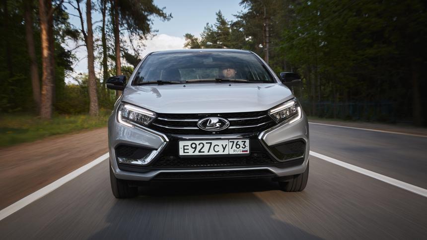 Сенатор предложил постепенный отказ от иномарок для чиновников