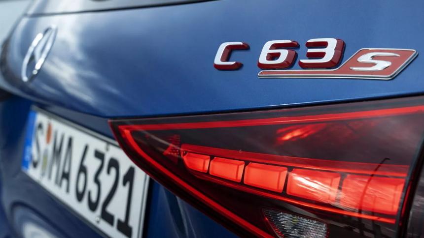 Дилеры Mercedes-Benz пожаловались на провальные продажи нового С 63