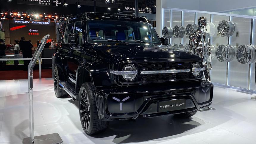 В России появился очень дорогой Tank 300 Cyberknight