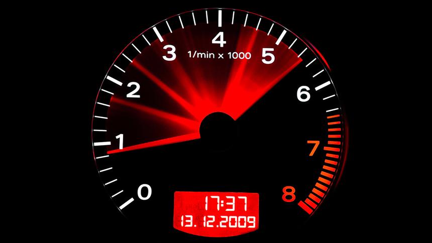 Почему мощность автомобилей измеряется в лошадиных силах