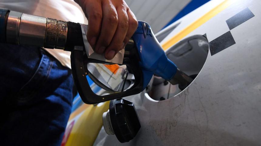 Грузоперевозчики призвали власти зафиксировать цены на дизель