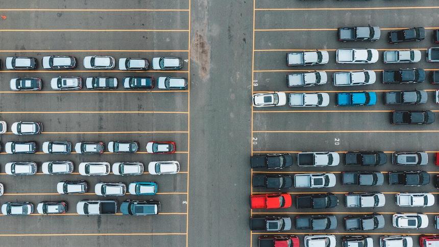 Эксперты объяснили, что происходит с поставками автомобилей к дилерам