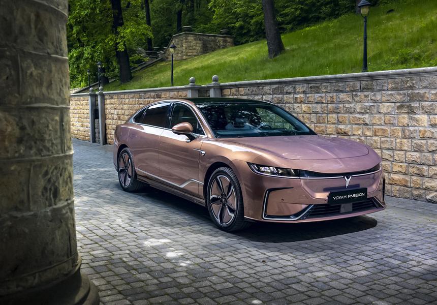 В России премиальные электрокары Voyah продаются лучше, чем «народные» Evolute