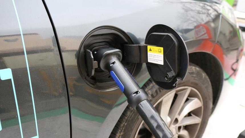 В Москве появились сверхмощные зарядки для электрокаров