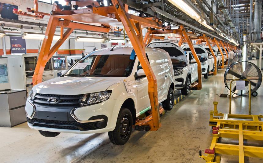 Последние Lada Largus оказались дороже 2 000 000 рублей