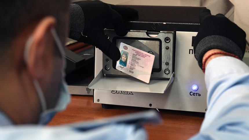 Эксперт рассказал, кому придётся заменить водительские права