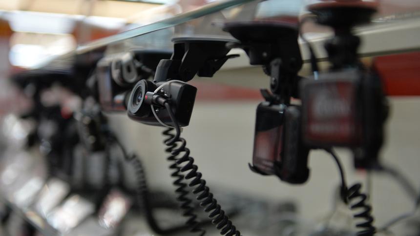 В Госдуме объяснили, когда нельзя вешать видеорегистратор в машину