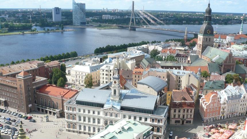 Русских в Латвии оштрафуют за наклейку