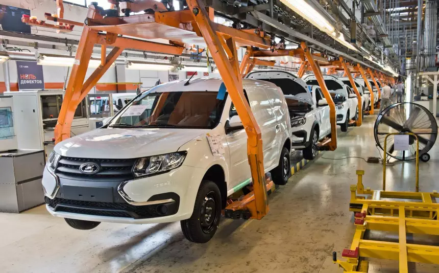 Цены на новые Lada Largus взлетели до 2 500 000 рублей