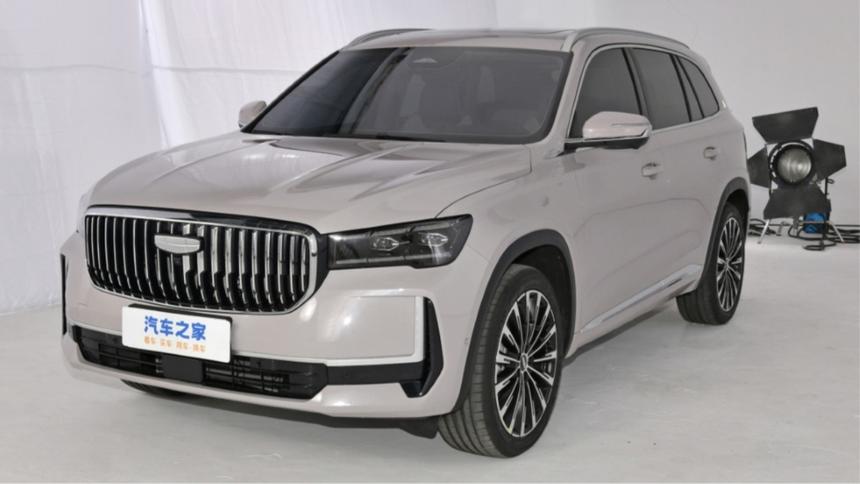 Раскрыт интерьер гибридного Geely Monjaro