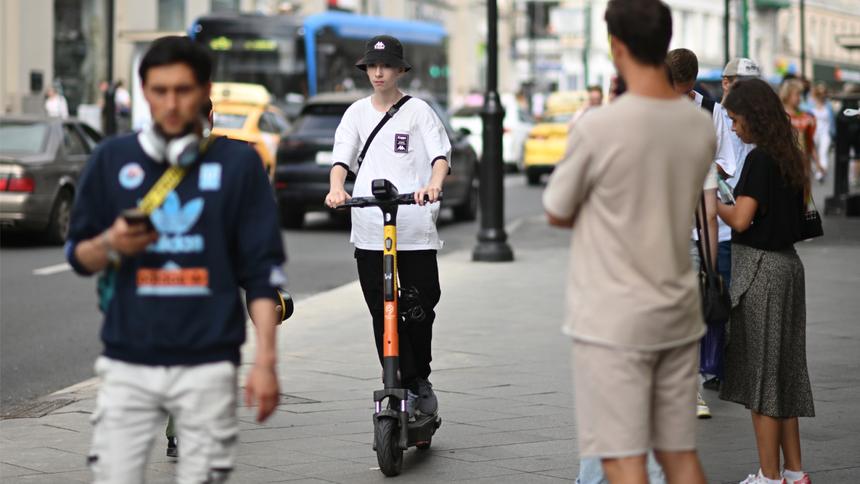 В Госдуме отказались выгонять электросамокатчиков с тротуаров