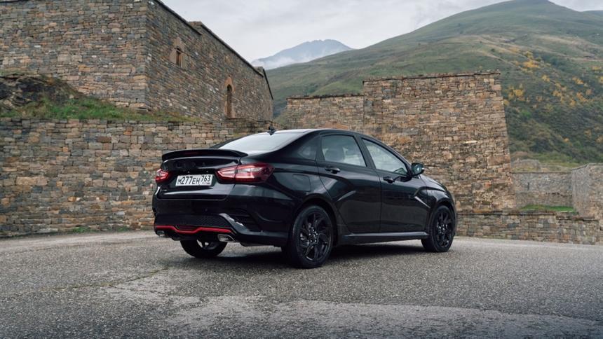 АвтоВАЗ опубликовал первые фотографии Lada Vesta Sportline