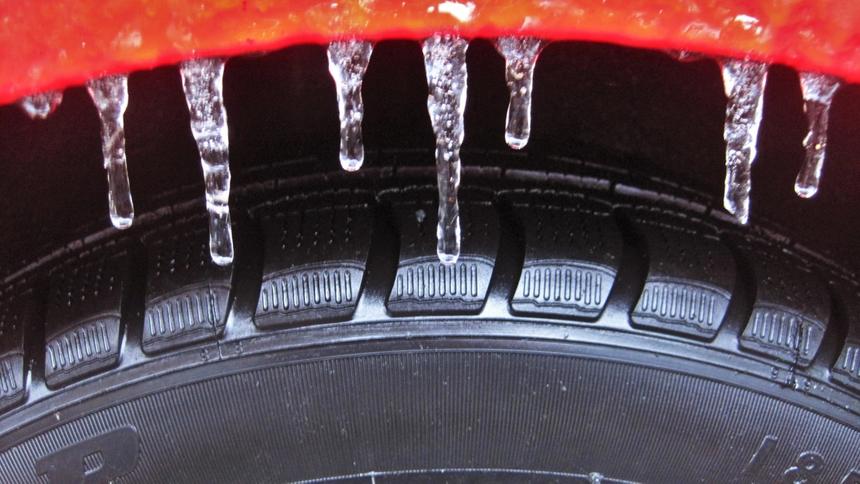 Эксперт Зиманов порекомендовал не спешить с заменой шин