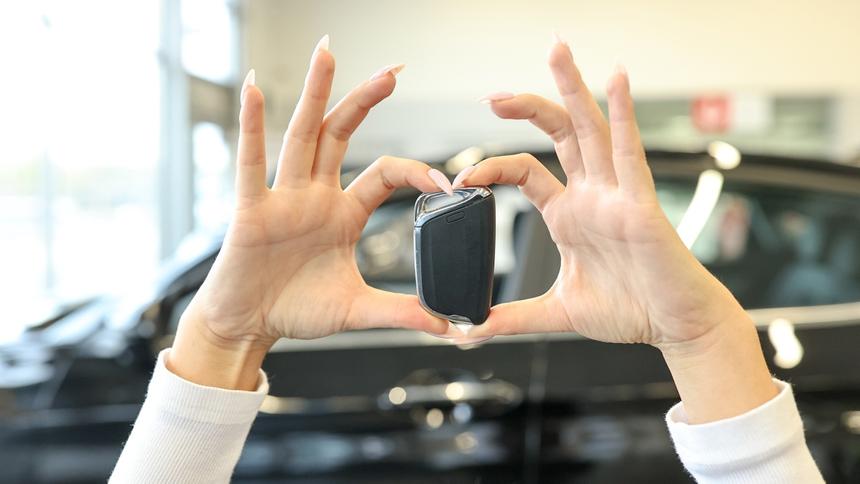 Россияне снизили траты на покупку новых машин в сентябре