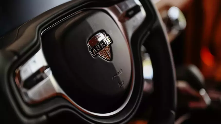 «Газпром» присматривается к покупке доли в Aurus