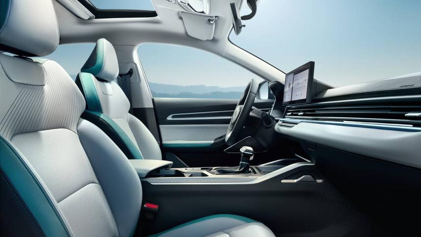 Geely объявил цены на Emgrand для россиян