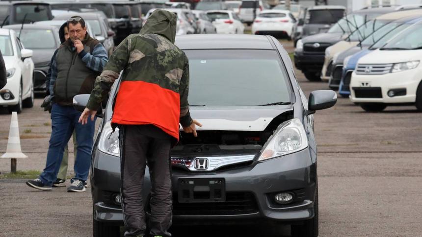 Таможня начала требовать у россиян доплатить утильсбор