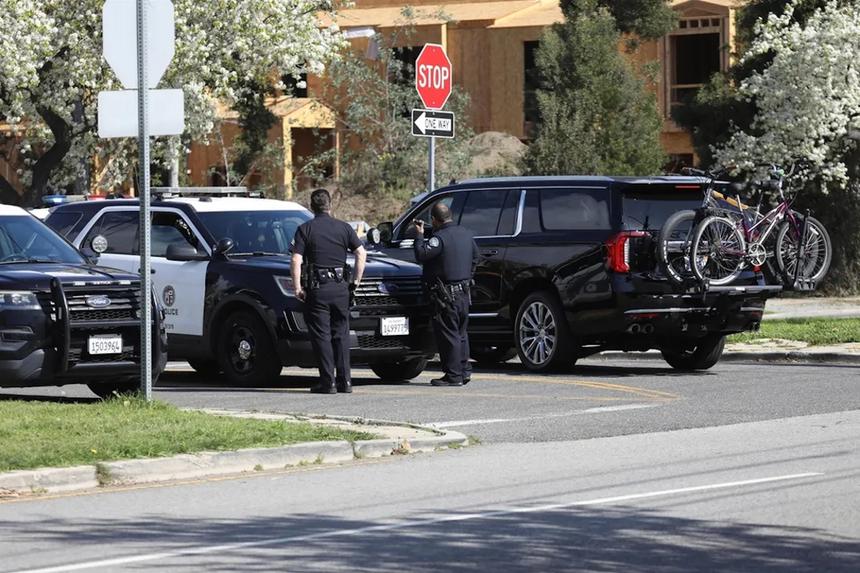 Бросившаяся под колеса Шварценеггеру велосипедистка требует от него компенсации