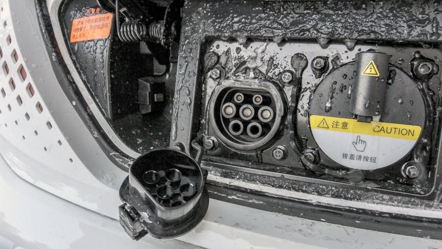 Москва и Петербург унифицируют розетки для электротранспорта