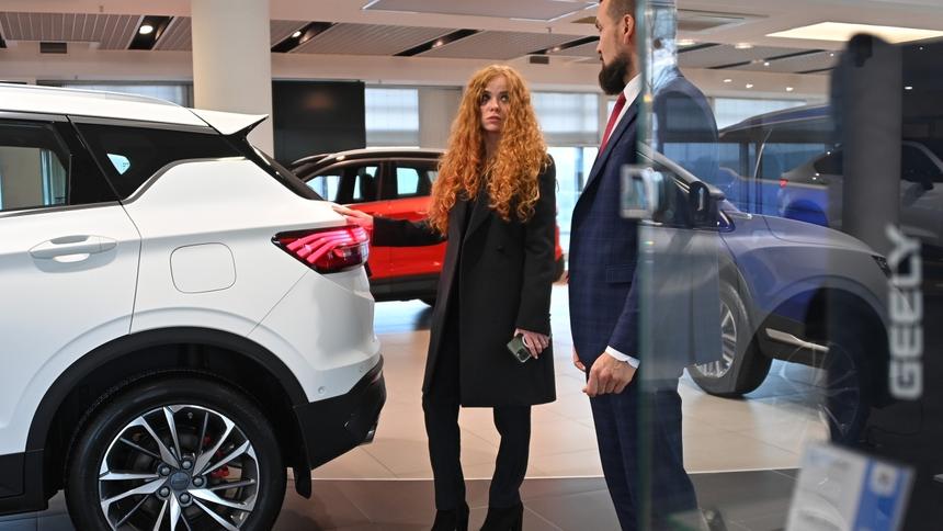 Россиянка отсудила у автосалона сотни тысяч за навязанную услугу