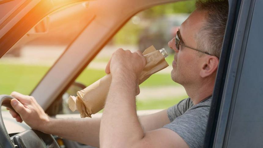 Раскрыто число водителей, которые опохмеляются после застолья