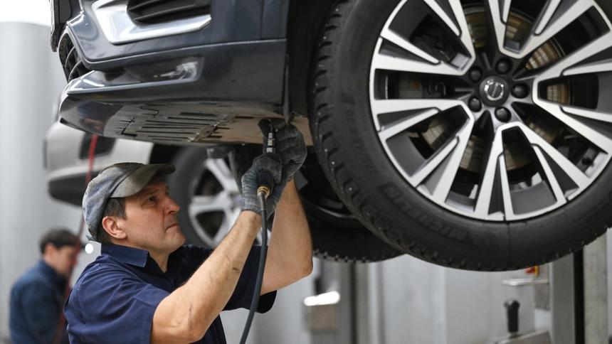 В России стало некому чинить машины