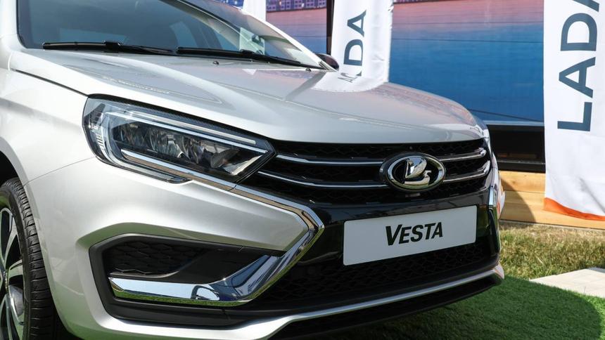 Мишустин призвал следить за ценами на отечественные машины