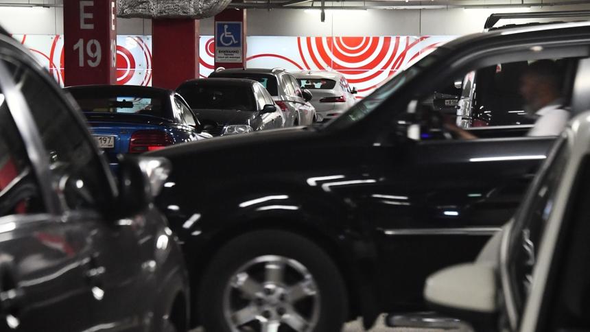 Ночная парковка в Екатеринбурге может обойтись в 80 000