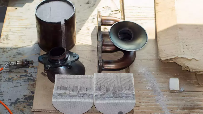 С автомобилей в Москве массово крадут катализаторы