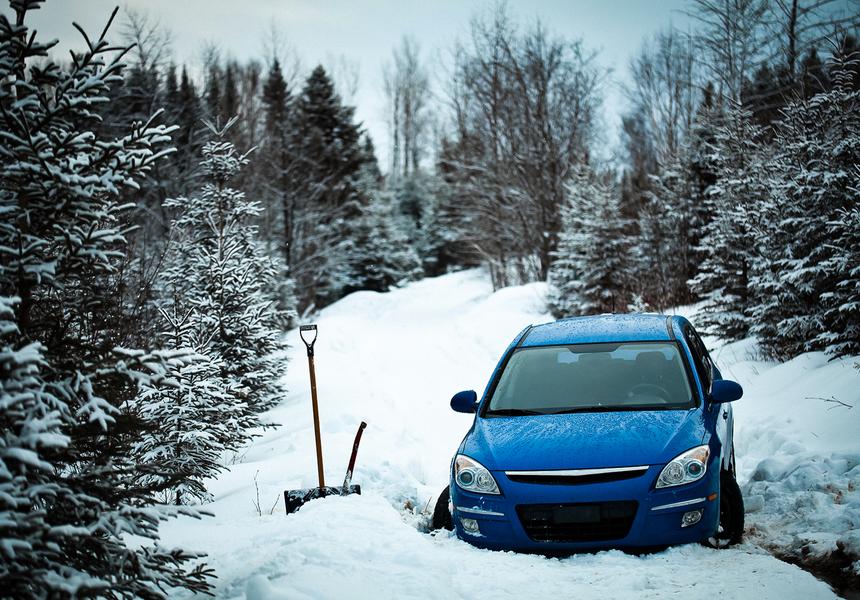 Набор выживальщика: что надо иметь при себе на зимней трассе