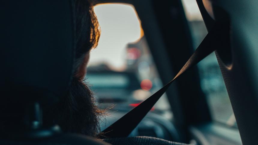 Почти 70% россиян не пристёгиваются на задних сиденьях