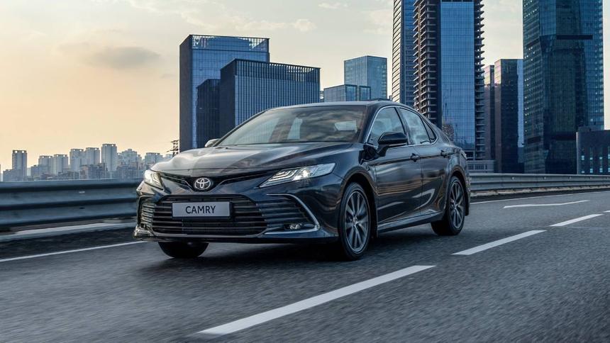 Чтобы научиться водить, россияне выбирают автомобили Toyota