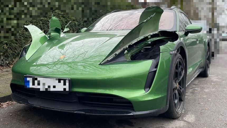 Из Porsche Taycan ножницами вырезали фары