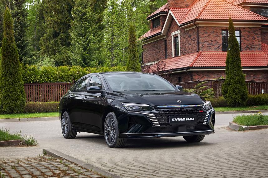 В России появился большой седан за 2 200 000 рублей