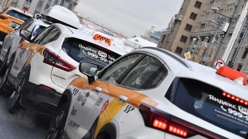 Самозанятые таксисты потребовали субсидии на покупку машин