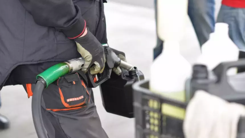 Новак пообещал не допустить роста цен на АЗС