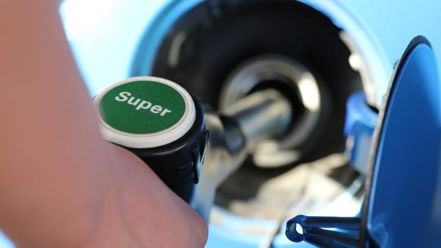 Эксперт Шапарин: запрет экспорта бензина не снизит цены на АЗС