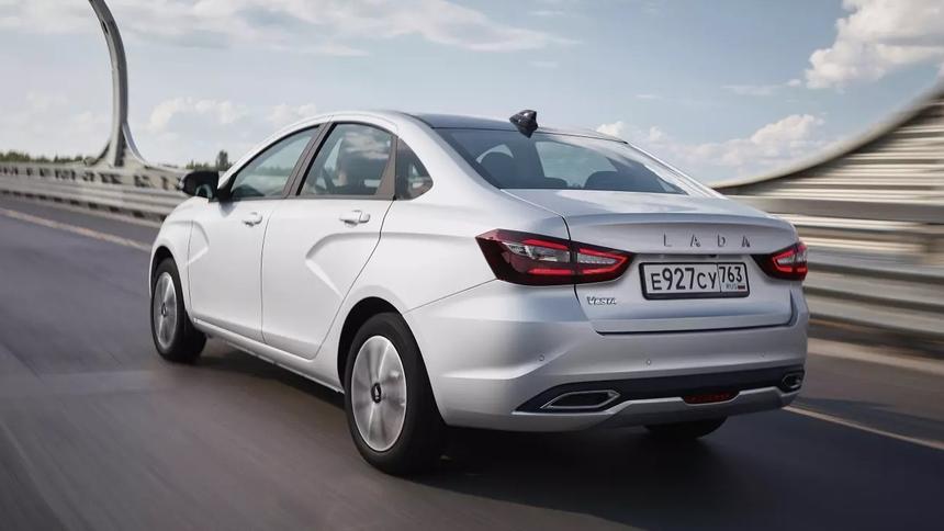 АвтоВАЗ обновил стоимость Lada Vesta