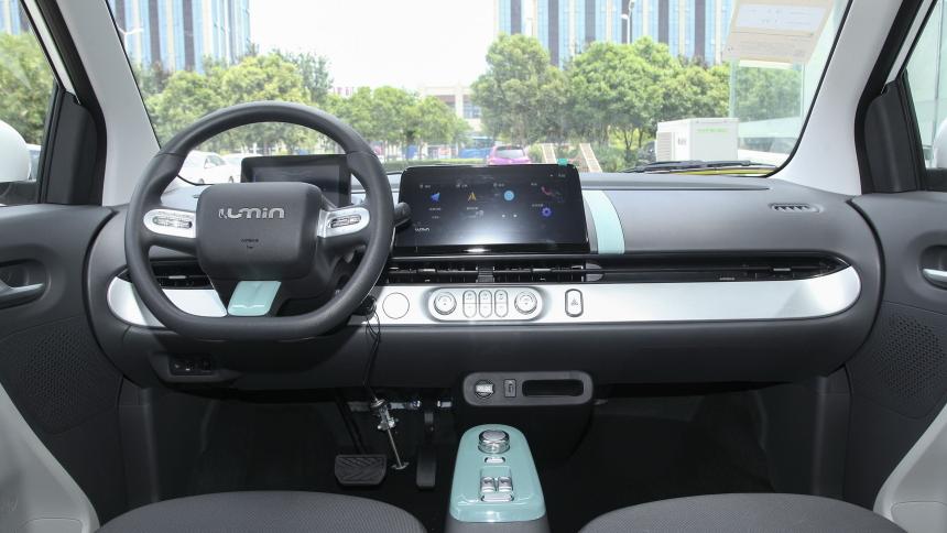 Интерьер базового Changan Lumin